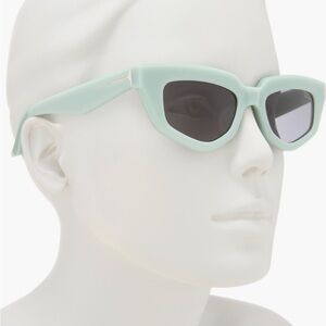 Dezi ladies on read 44mm jade green sunglasses with case